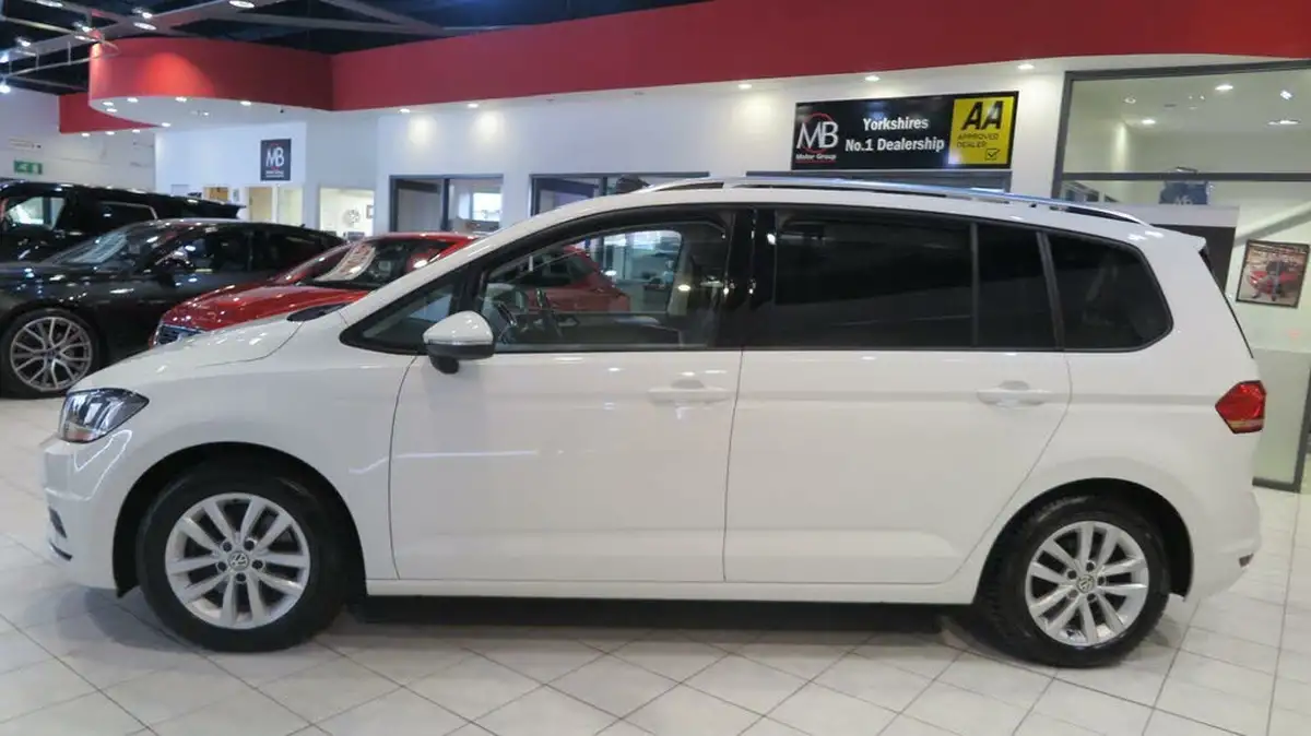 2017-volkswagen-touran-12-tsi-se-big-19