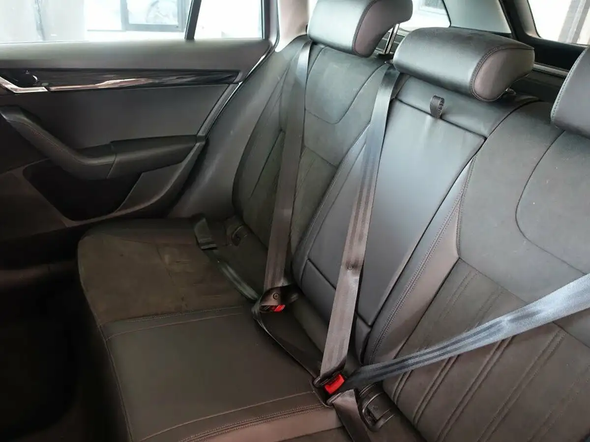 2019-skoda-octavia-16tdi-se-l-estate-big-16
