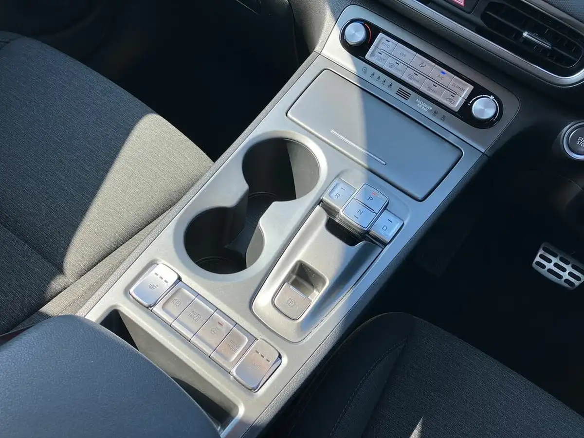 2022-hyundai-kona-e-premium-204ps-64kwh-7kw-obc-big-16