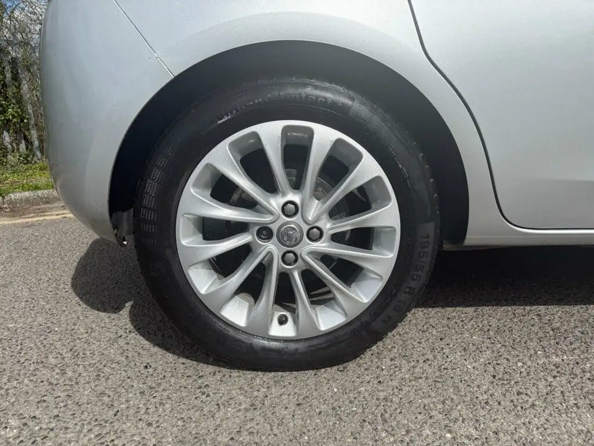 2016-vauxhall-corsa-14i-se-90ps-5d-1398cc-auto-big-15