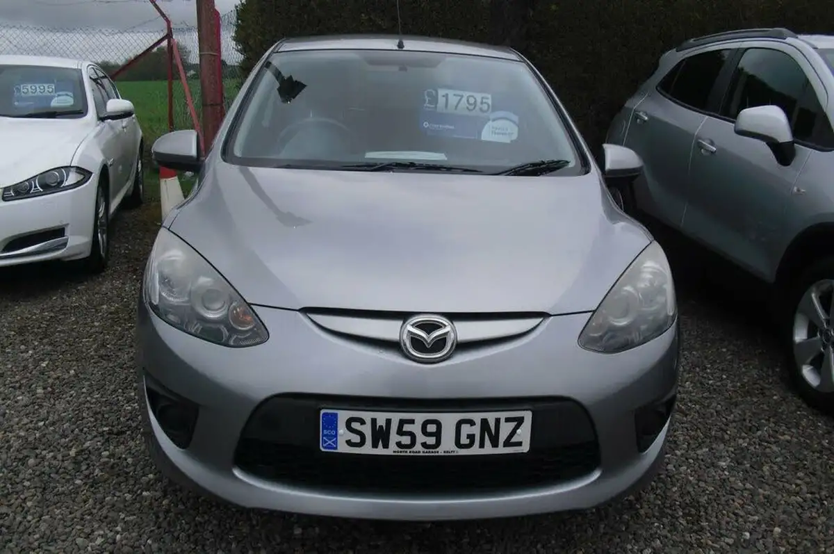 2009-mazda-mazda2-13-tamura-3d-big-1