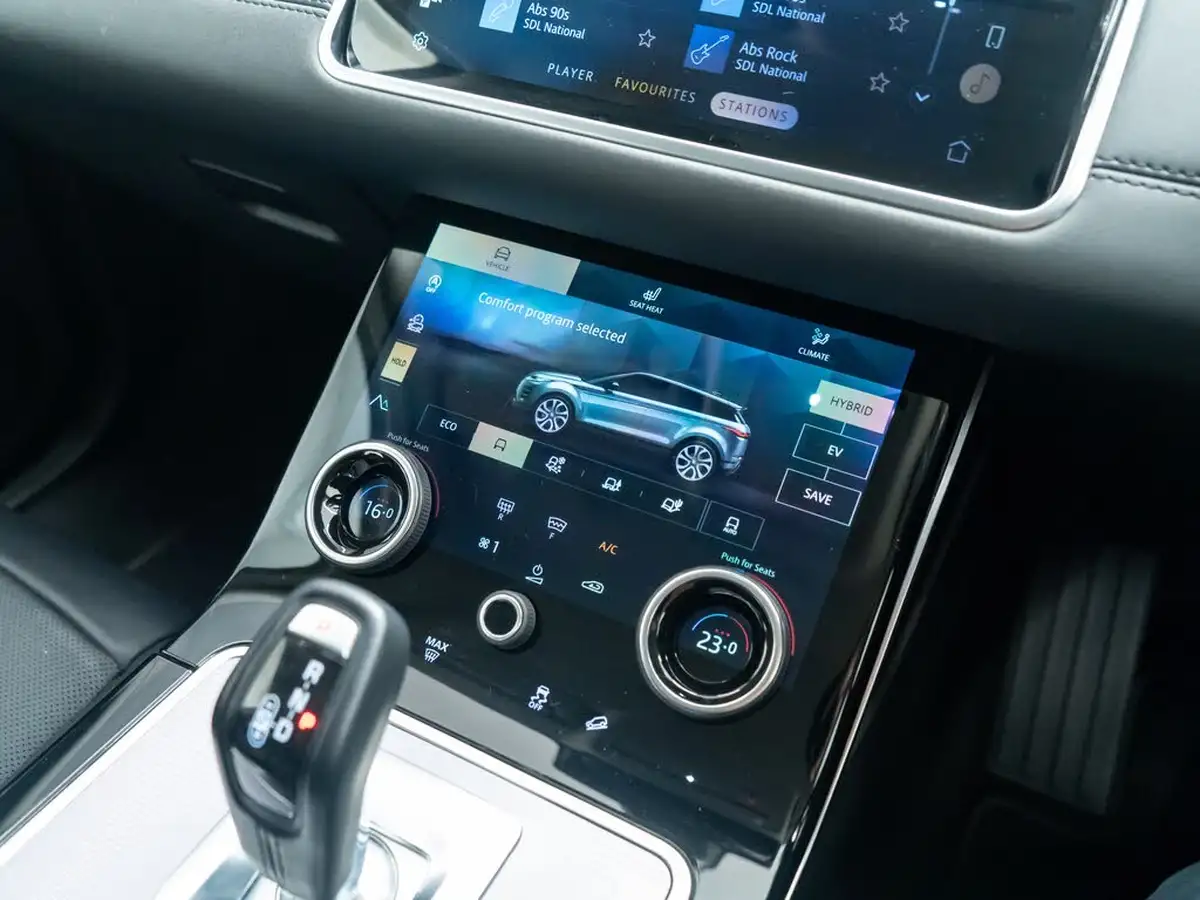 2021-land-rover-range-rover-evoque-15-p300e-se-big-19