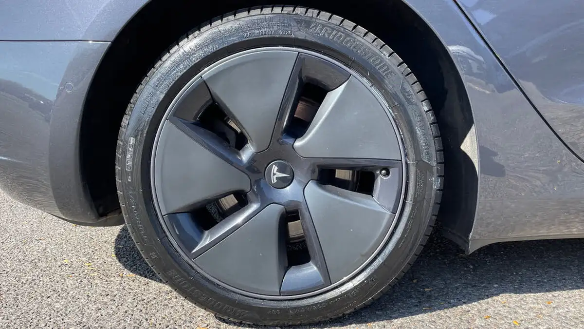 2021-tesla-model-3-e-long-range-awd-big-18