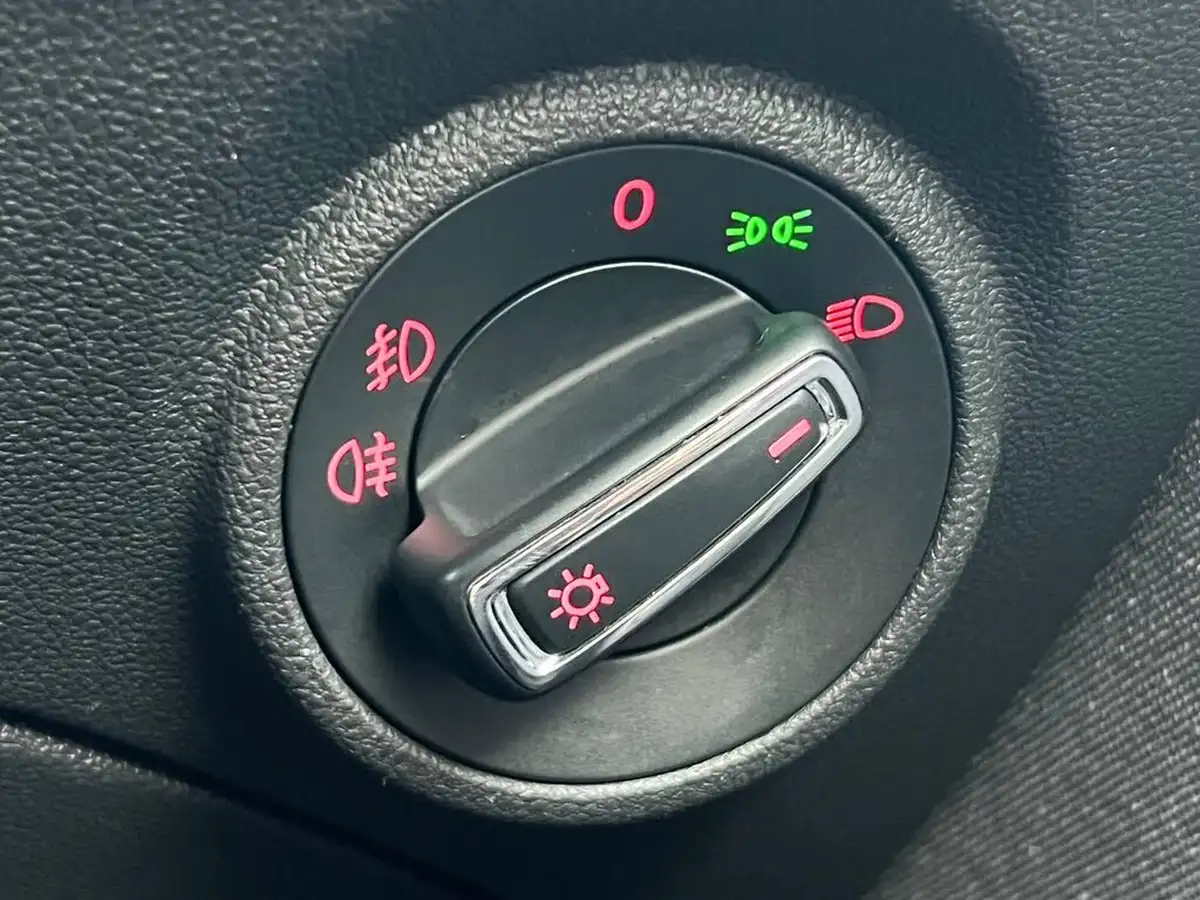 2020-seat-leon-16tdi-se-dynamic-estate-big-46