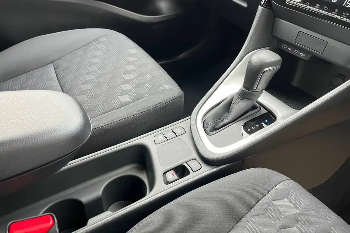 2024-mazda-mazda2-15-centre-line-big-38