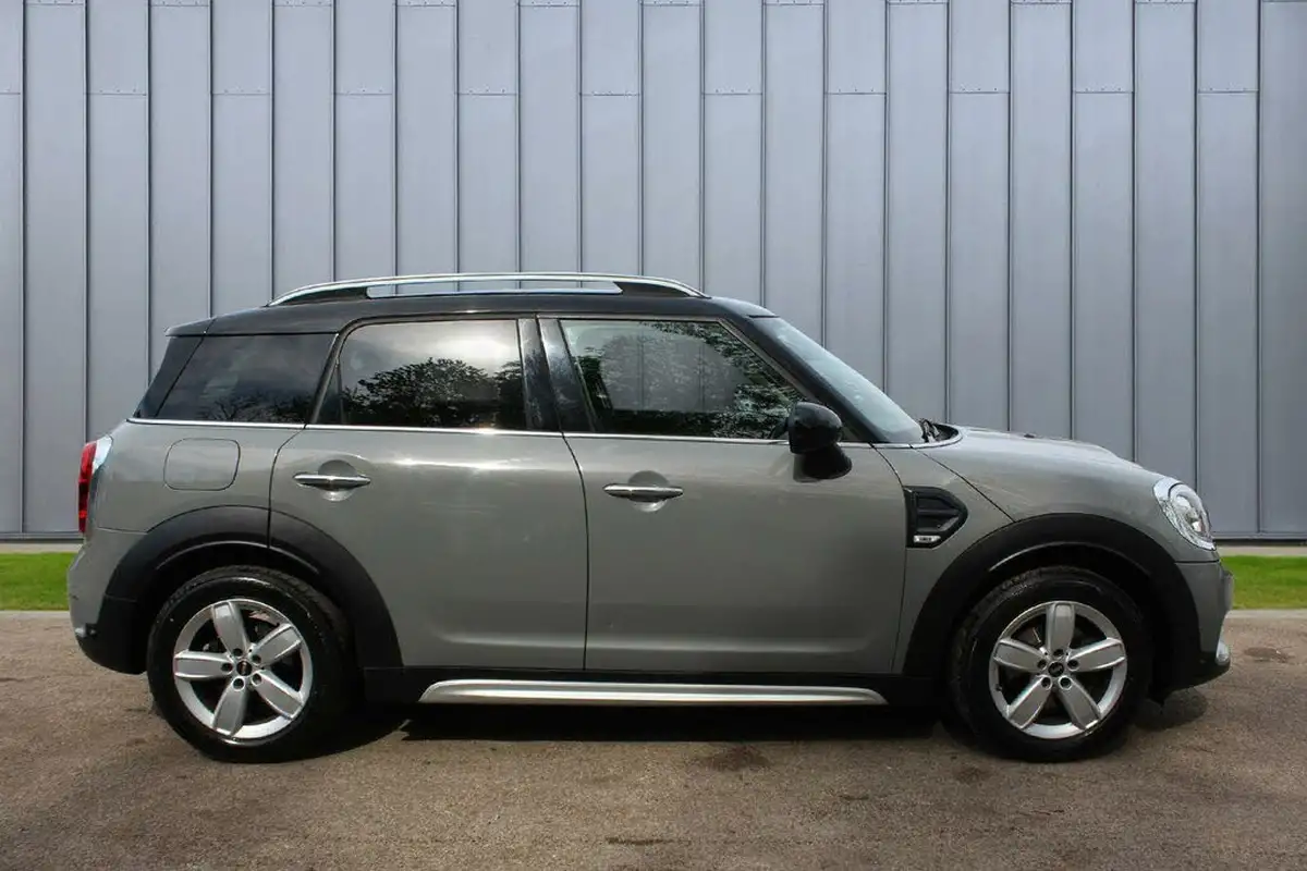 2019-mini-countryman-15-cooper-classic-big-6