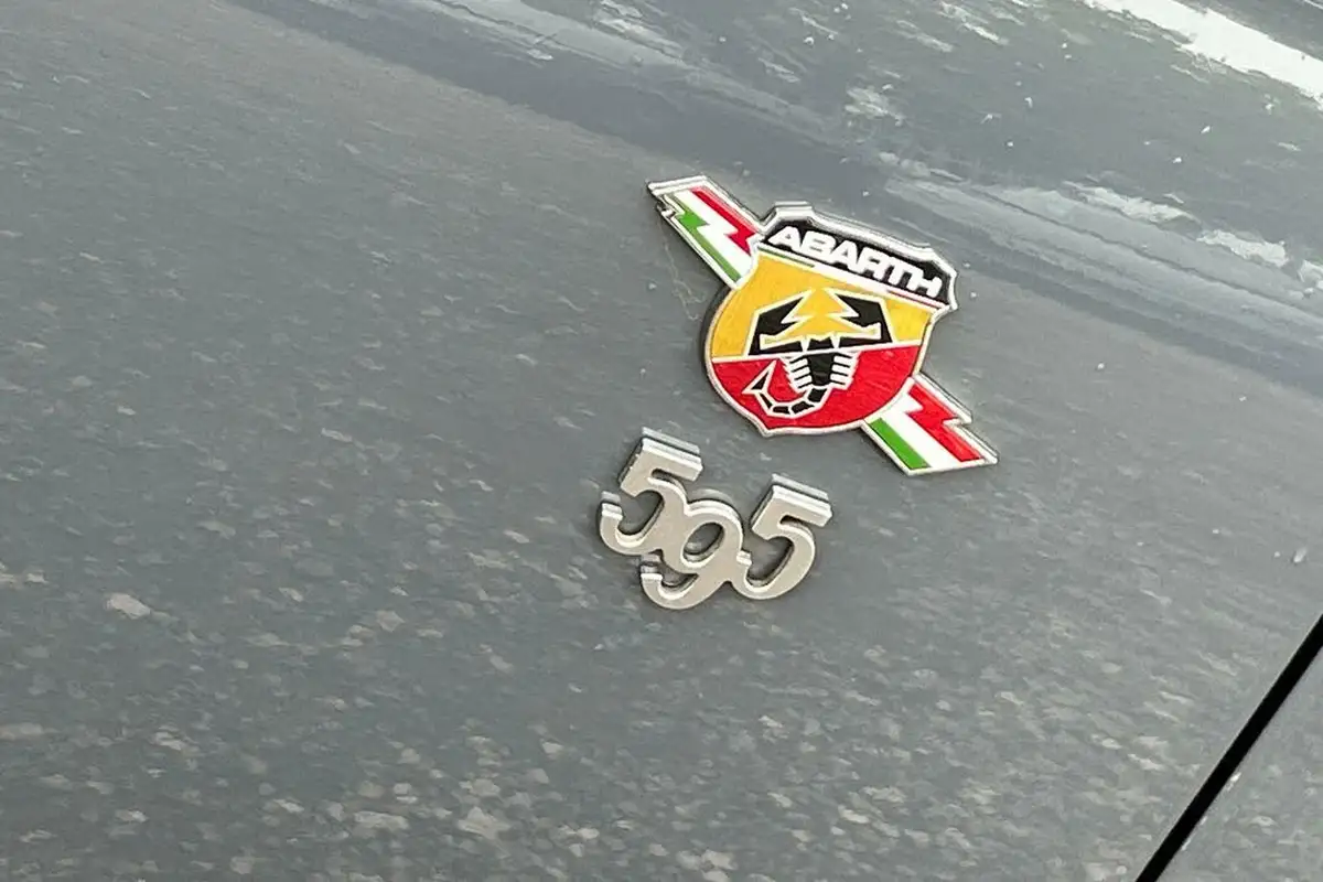 2022-abarth-595-14-tjet-competizione-big-19