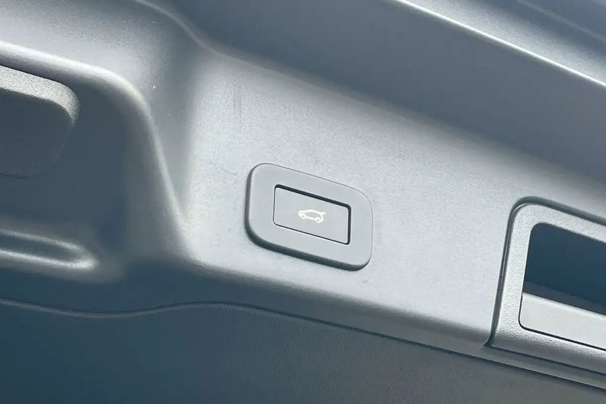 2024-land-rover-range-rover-evoque-15-p300e-dynamic-se-big-25