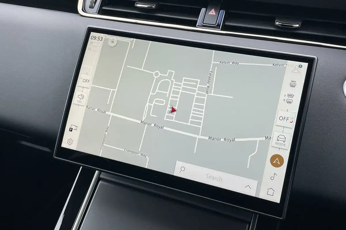 2024-land-rover-range-rover-evoque-15-p300e-dynamic-se-big-3