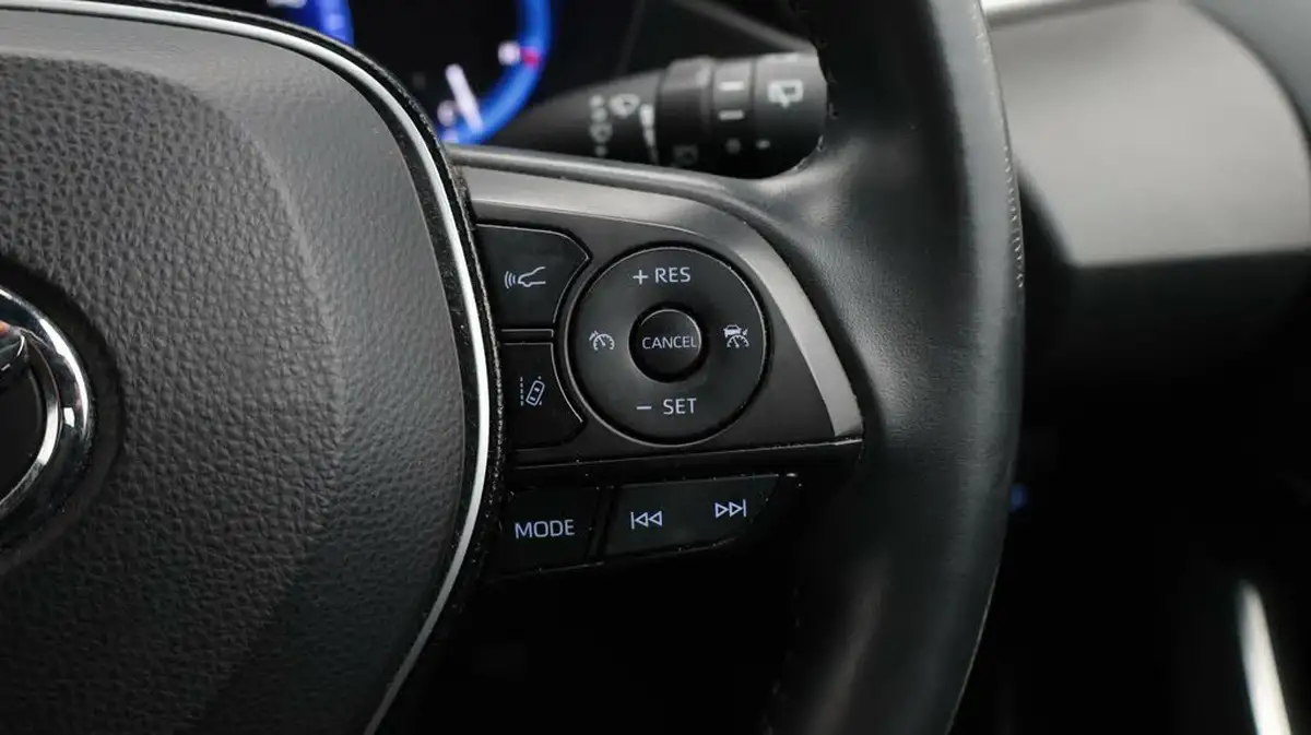 2019-toyota-corolla-18-vvt-i-icon-spare-wheel-hatchback-5d-big-24