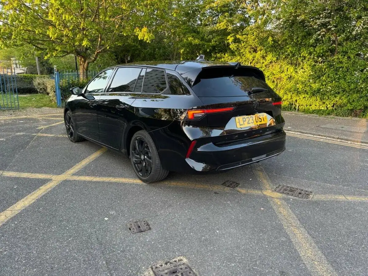2023-vauxhall-astra-12-turbo-gs-sport-tourer-auto-big-9