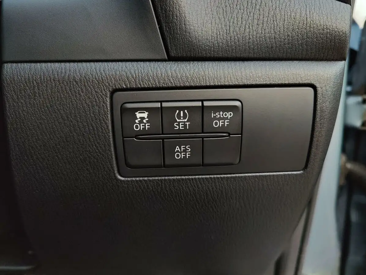 2014-mazda-mazda3-22td-sport-nav-hatchback-5d-big-38