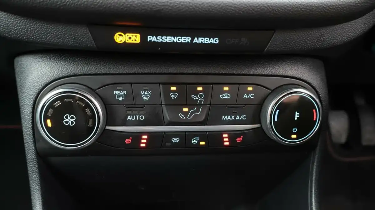 2022-ford-fiesta-10t-st-line-vignale-100ps-5d-big-12