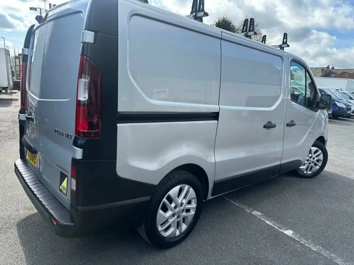 2015-renault-trafic-16dci-sl27-120-sport-low-roof-van-big-39