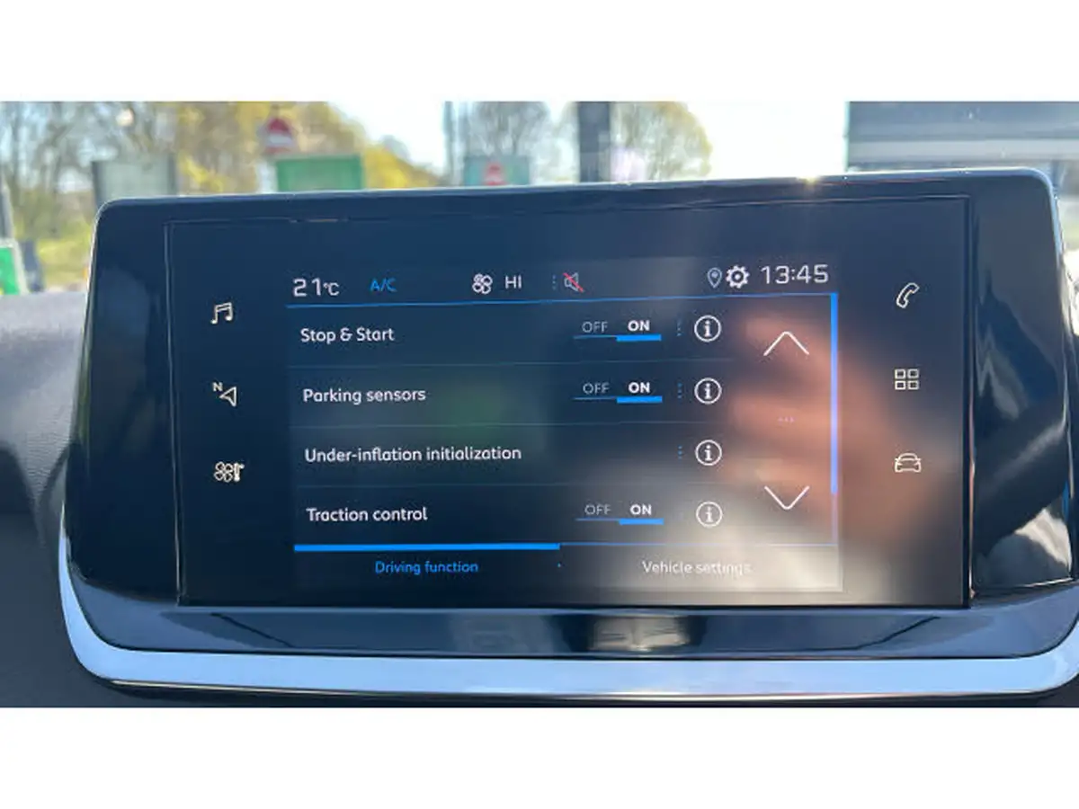 2021-peugeot-208-12-puretech-allure-premium-100bhp-big-11
