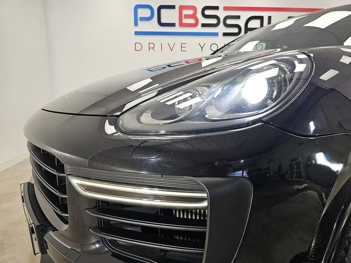 2015-porsche-cayenne-36-gts-big-39