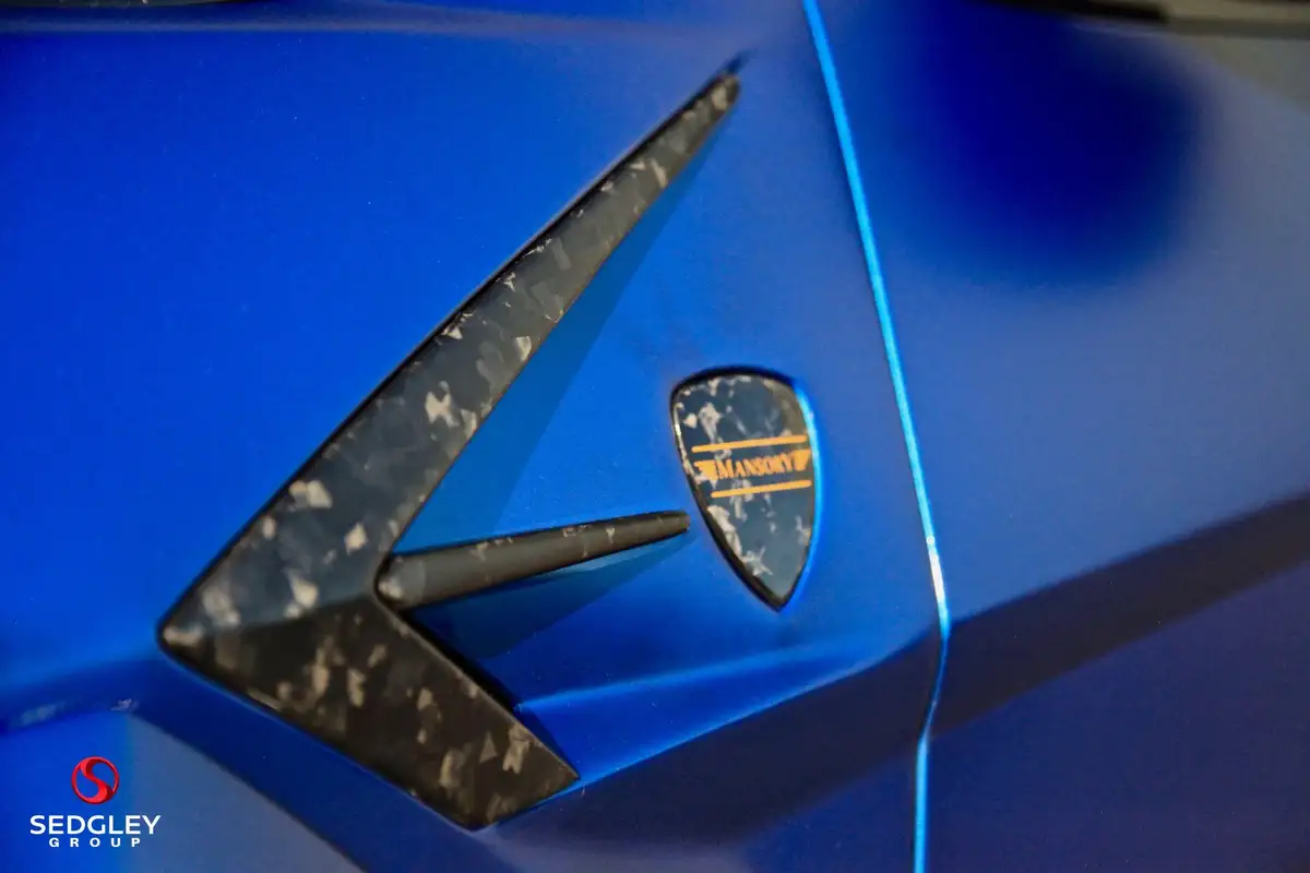 2022-lamborghini-urus-40-no-trim-big-16