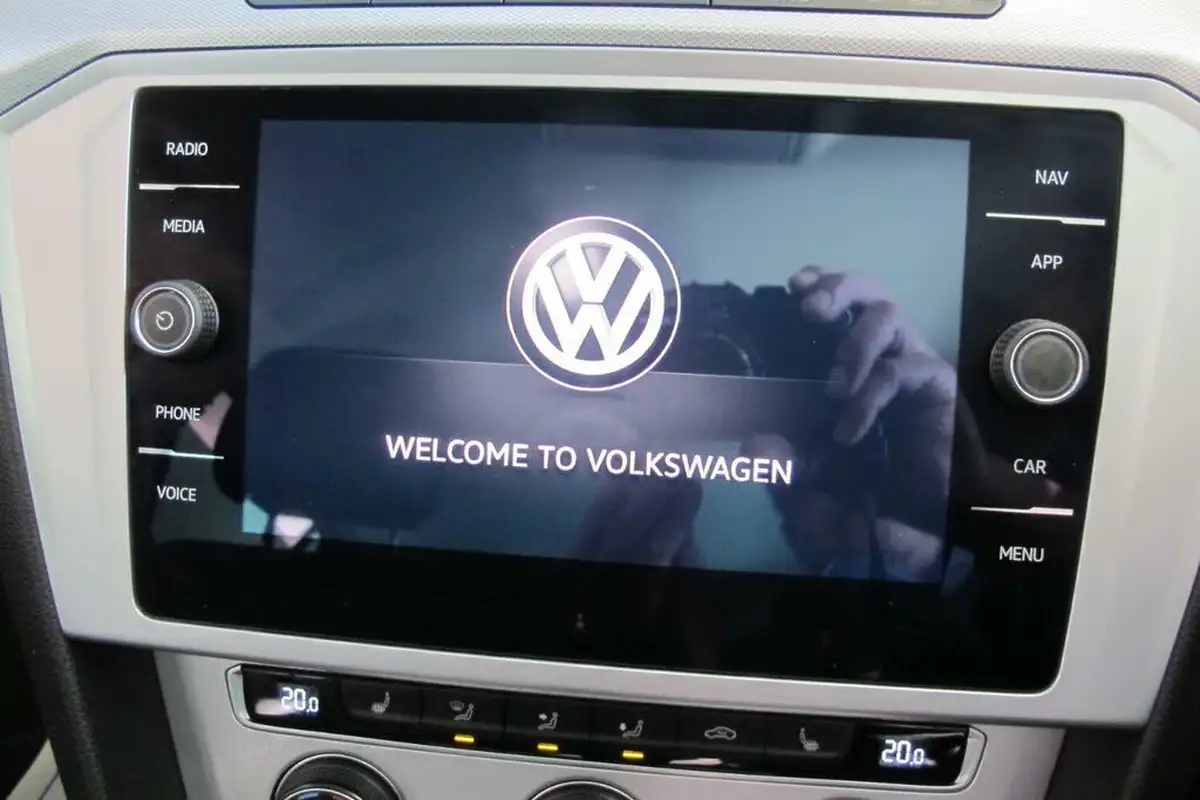 2018-volkswagen-passat-15-tsi-se-business-estate-5d-dsg-big-35
