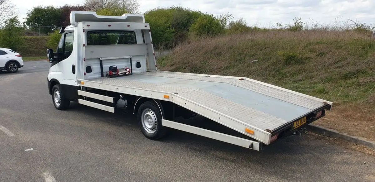 2016-iveco-daily-s-class-23td-35s11-4100-big-2