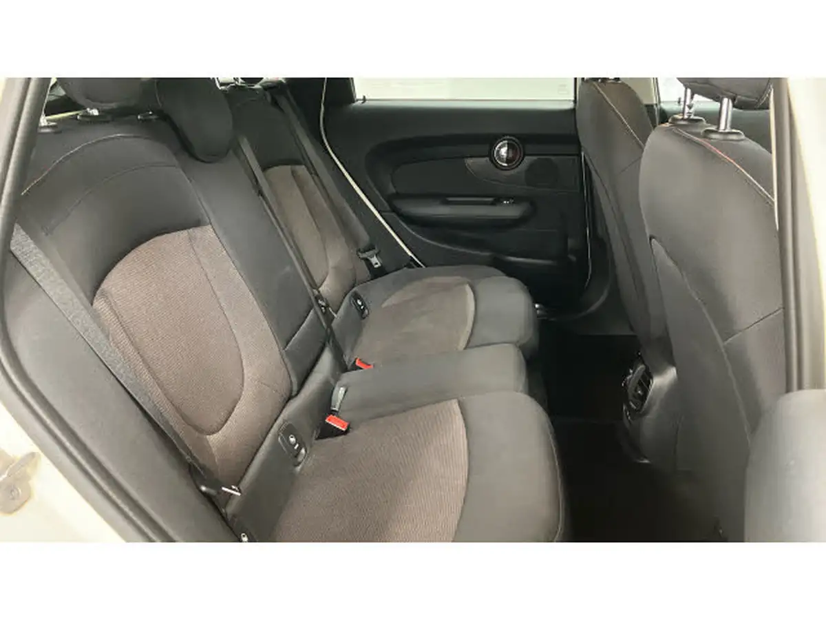 2020-mini-clubman-15-cooper-classic-big-32