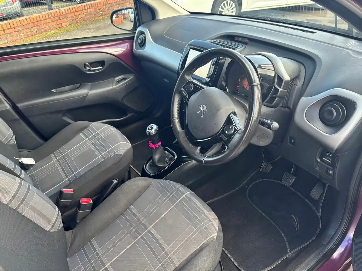 2017-peugeot-108-12-puretech-allure-hatchback-5d-big-5