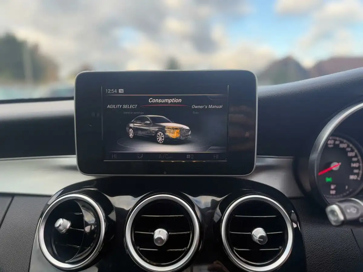 2015-mercedes-benz-c-class-21cdi-c220-sport-ss-saloon-4d-big-31