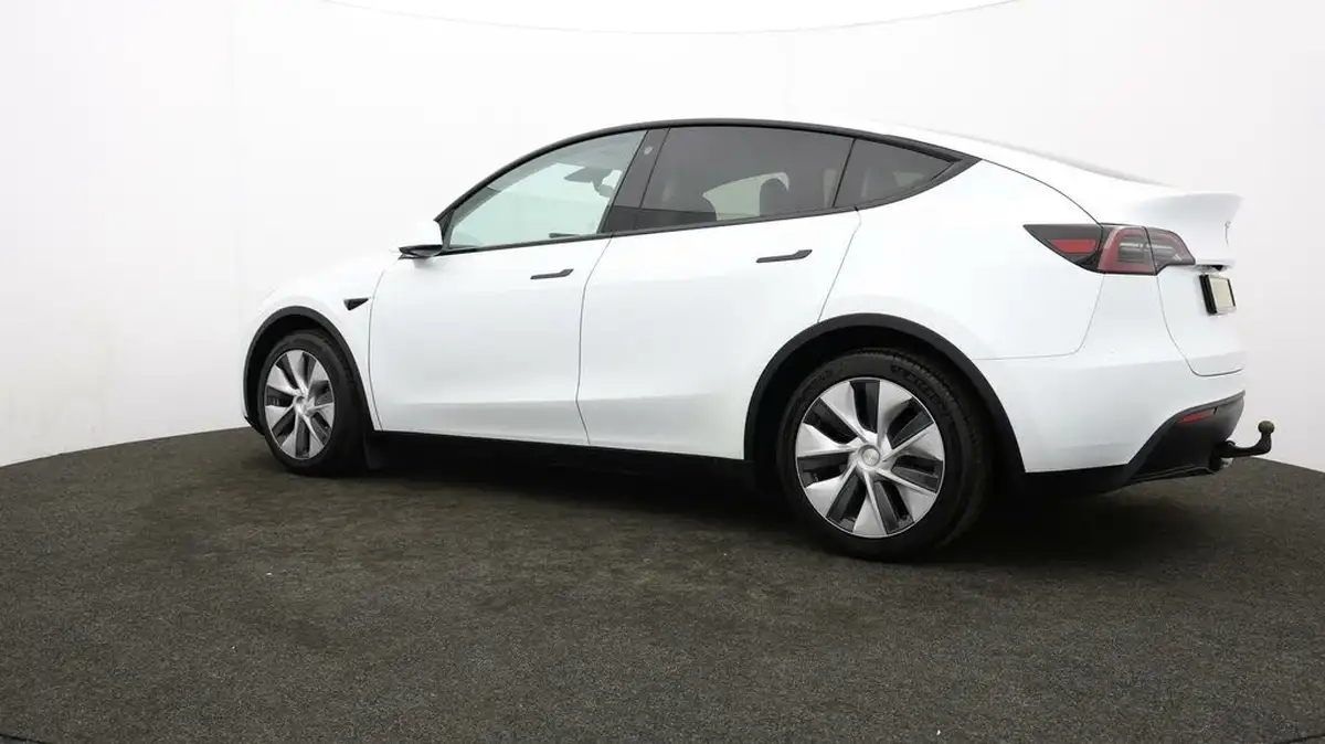 2023-tesla-model-y-e-rwd-big-67
