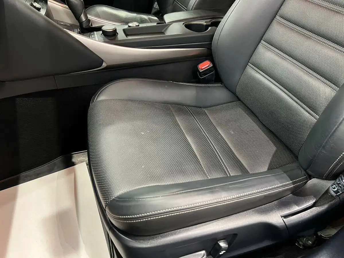 2017-lexus-is-300h-25-advance-big-47