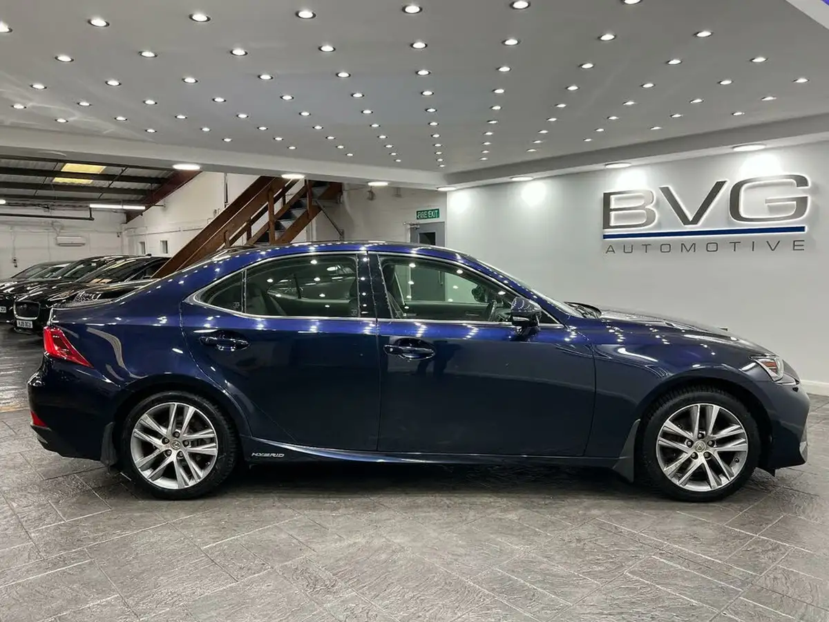 2017-lexus-is-300h-25-advance-big-5