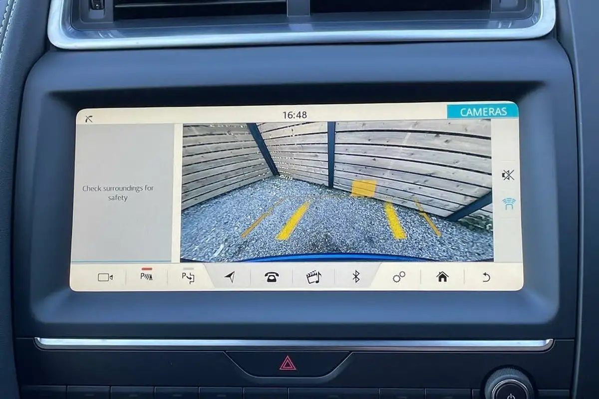 2019-jaguar-e-pace-20-i4d-r-dynamic-se-180ps-awd-auto-big-3