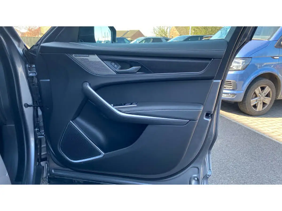 2024-jaguar-f-pace-20-d200-r-dynamic-hse-black-big-28