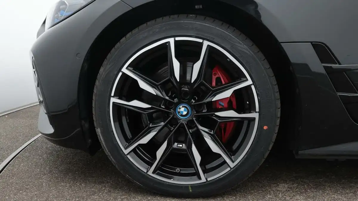 2022-bmw-i4-e-m50-big-18