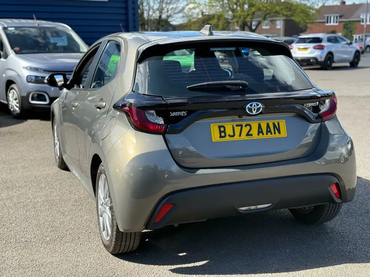 2022-toyota-yaris-15-vvt-i-icon-big-8