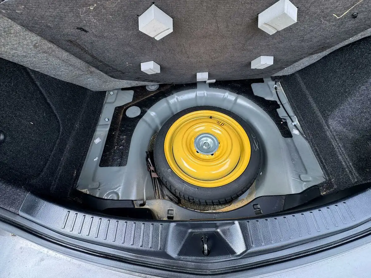 2013-mazda-mazda3-16-tamura-big-28
