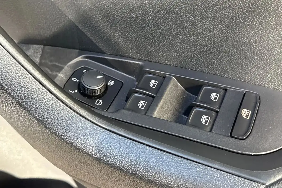 2020-skoda-karoq-20tdi-se-l-150ps-4x4-dsg-big-40