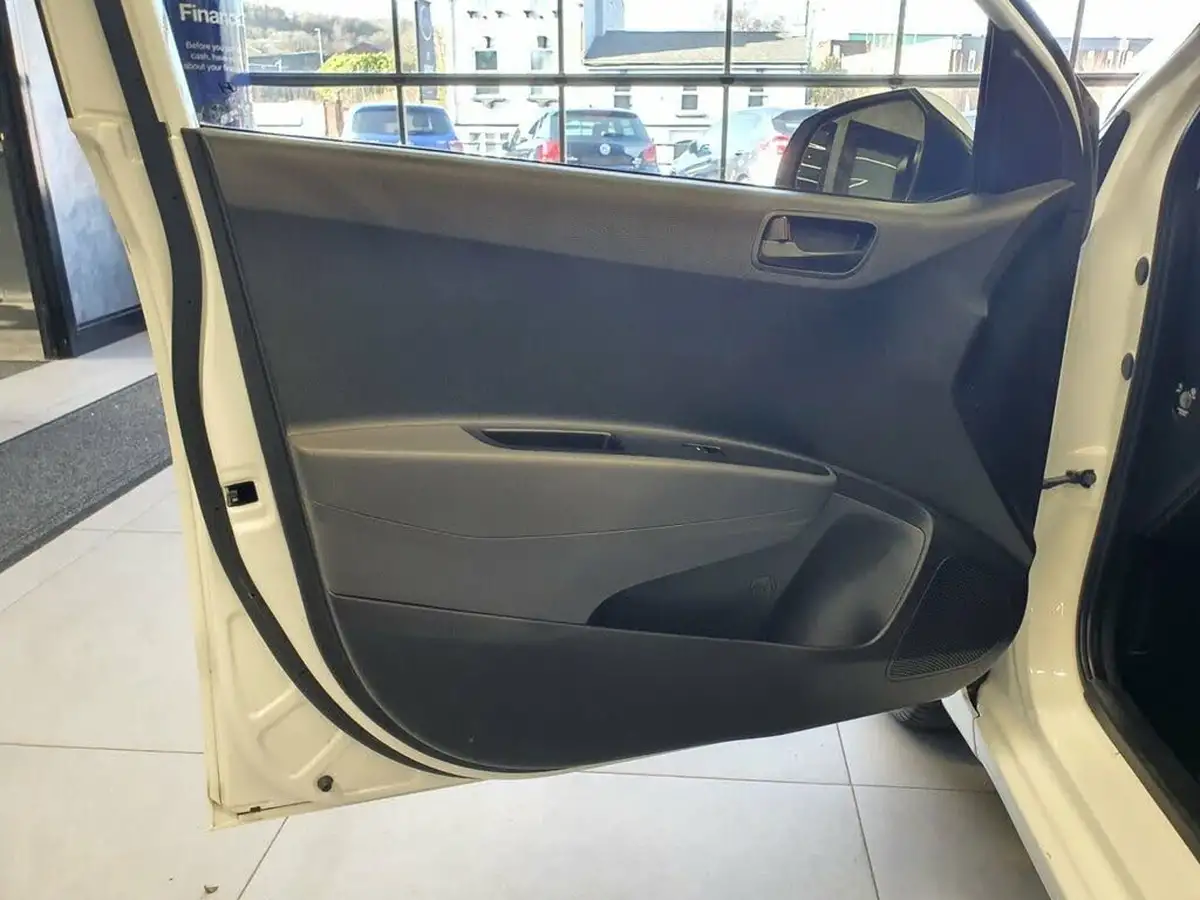 2018-hyundai-i10-12-se-big-31