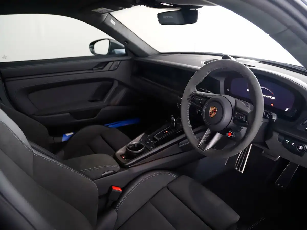 2025-porsche-911-30-carrera-gts-541ps-coupe-3591cc-pdk-big-10