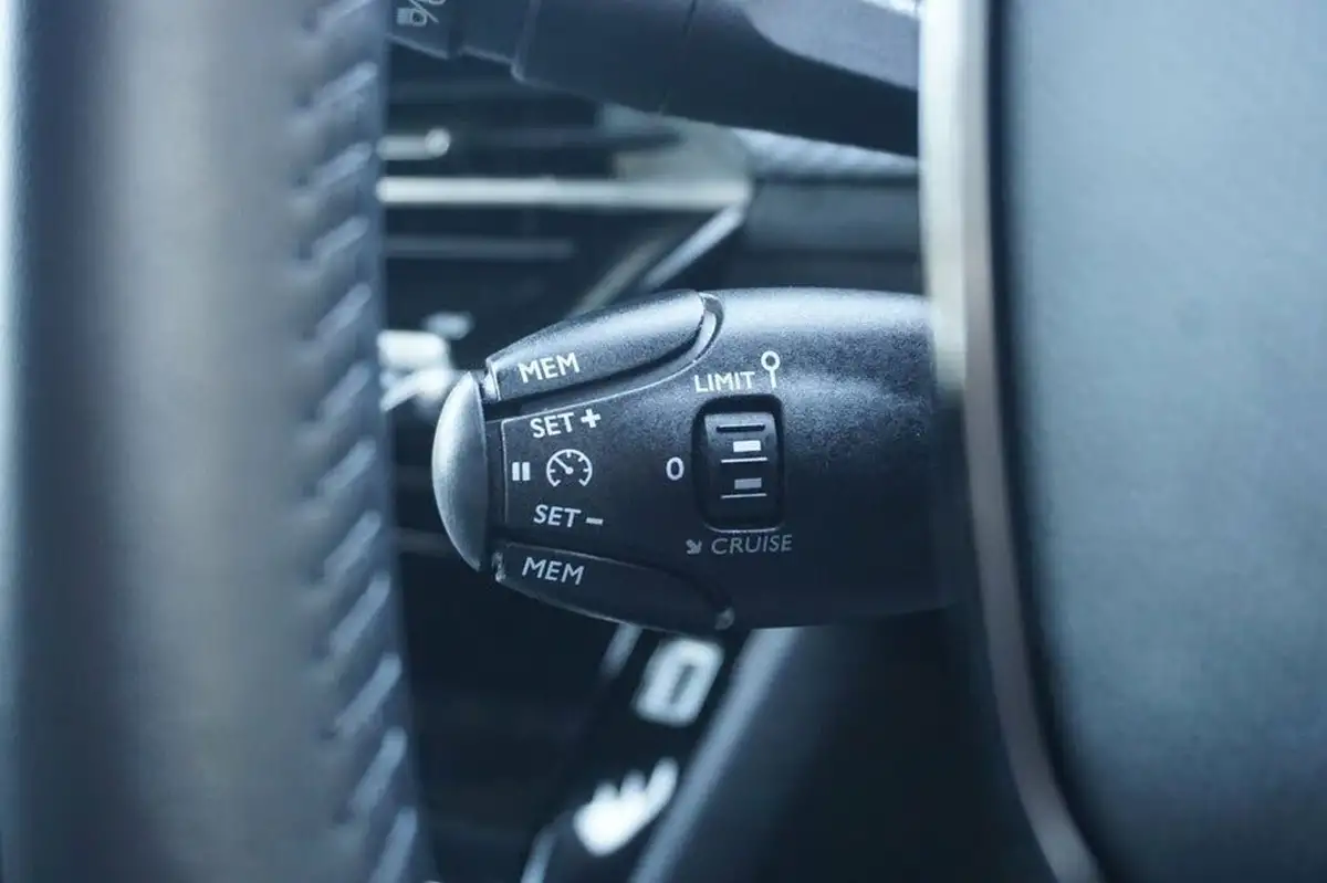 2023-peugeot-2008-suv-e-allure-big-22