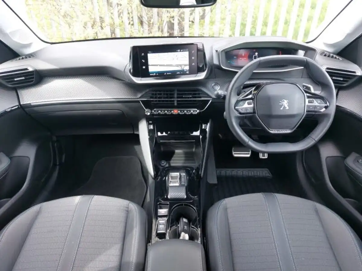 2023-peugeot-208-12-puretech-allure-premium-100ps-eat8-big-2