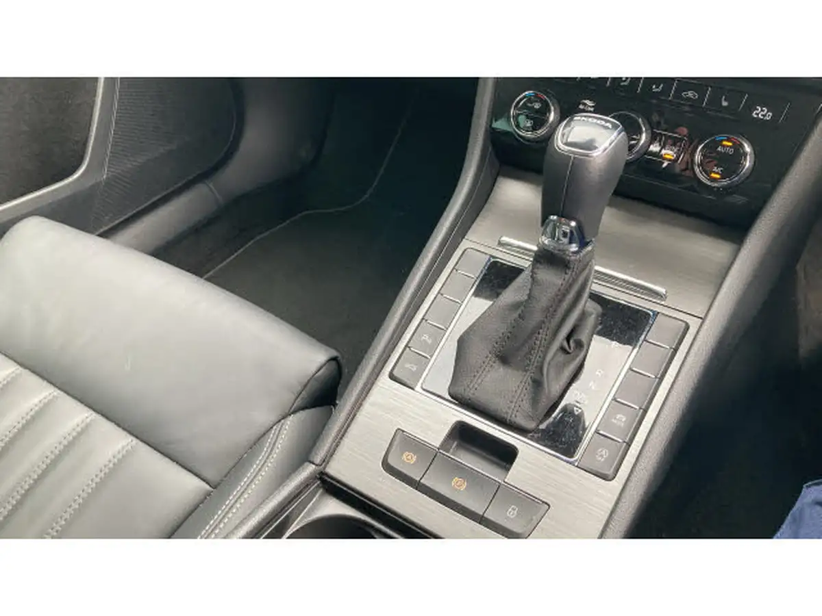 2023-skoda-superb-20tdi-se-l-200ps-estate-dsg-big-13