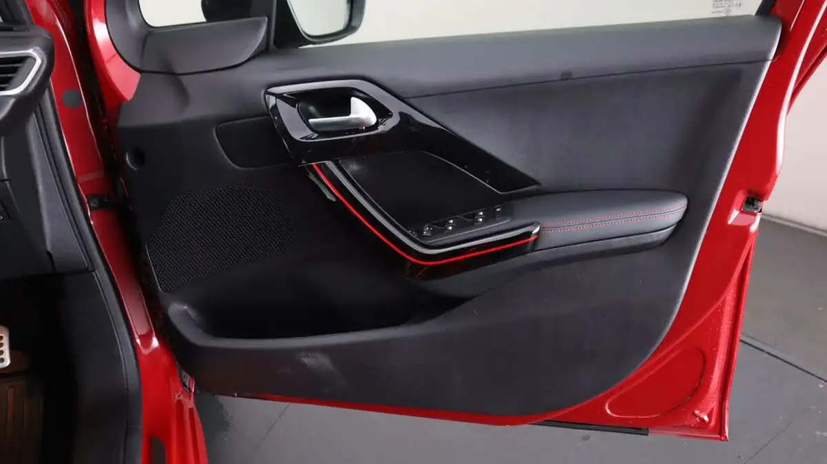 2019-peugeot-208-12-puretech-gt-line-110bhp-big-15