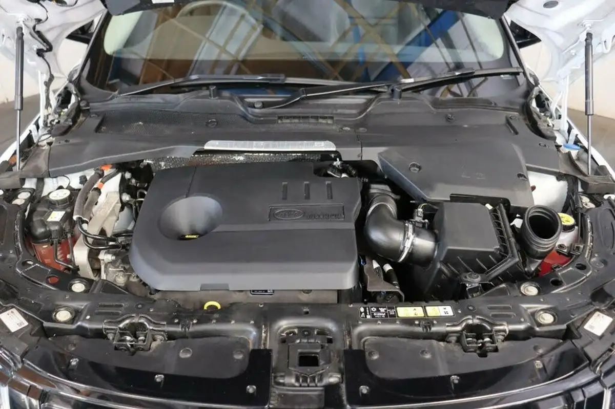 2023-land-rover-range-rover-evoque-15-p300e-r-dynamic-se-big-24