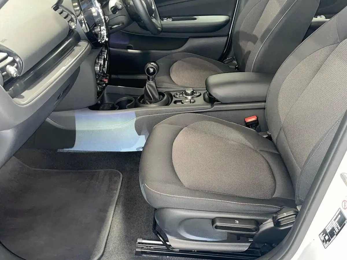 2021-mini-clubman-15-cooper-classic-big-15