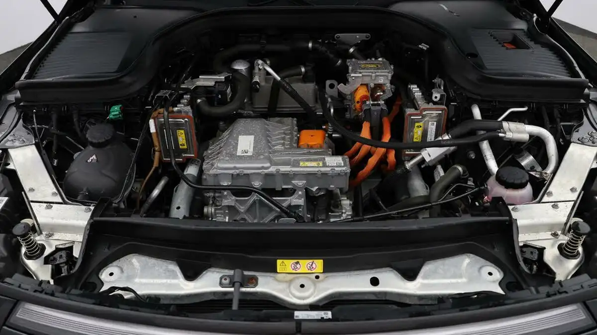 2021-mercedes-benz-eqc-e-eqc-400-amg-line-big-18