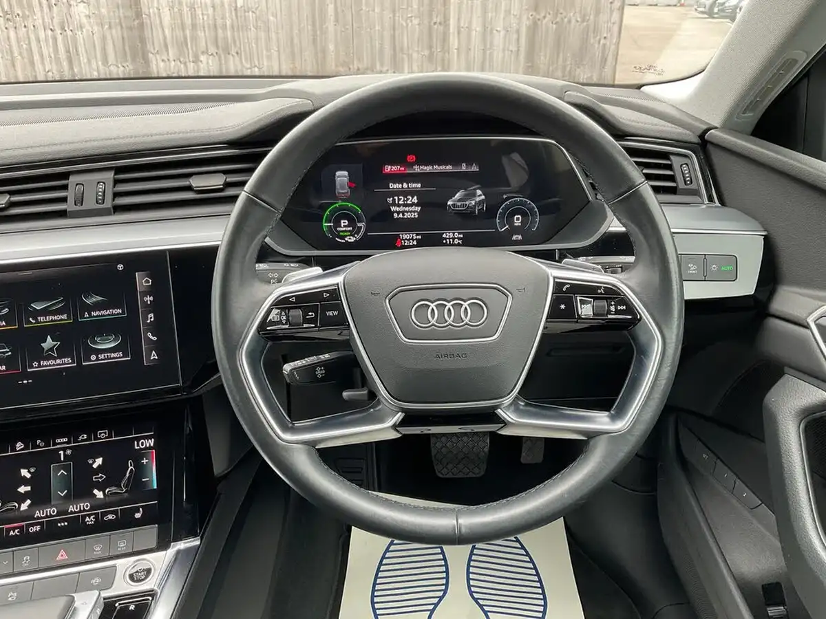 2022-audi-e-tron-55e-technik-station-wagon-big-11