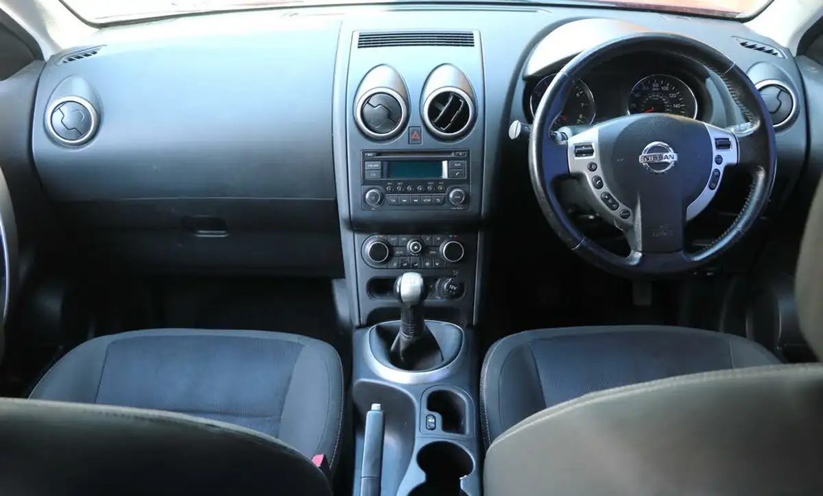 2012-nissan-qashqai2-16-acenta-big-16