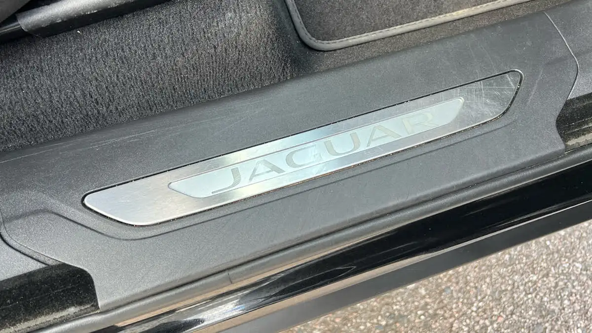 2022-jaguar-f-pace-20-p250-r-dynamic-hse-big-21