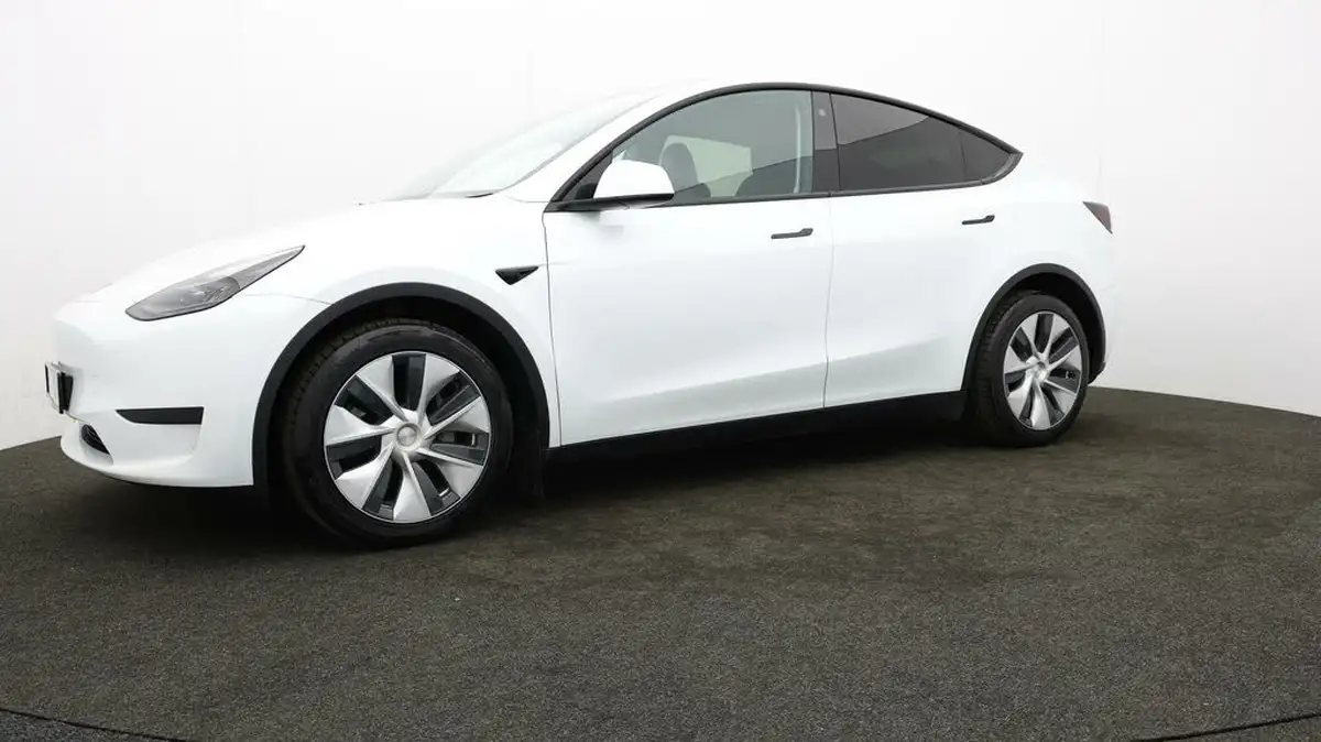2022-tesla-model-y-e-rwd-big-57