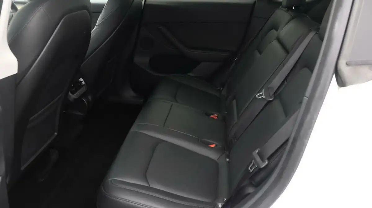 2022-tesla-model-y-e-rwd-big-15
