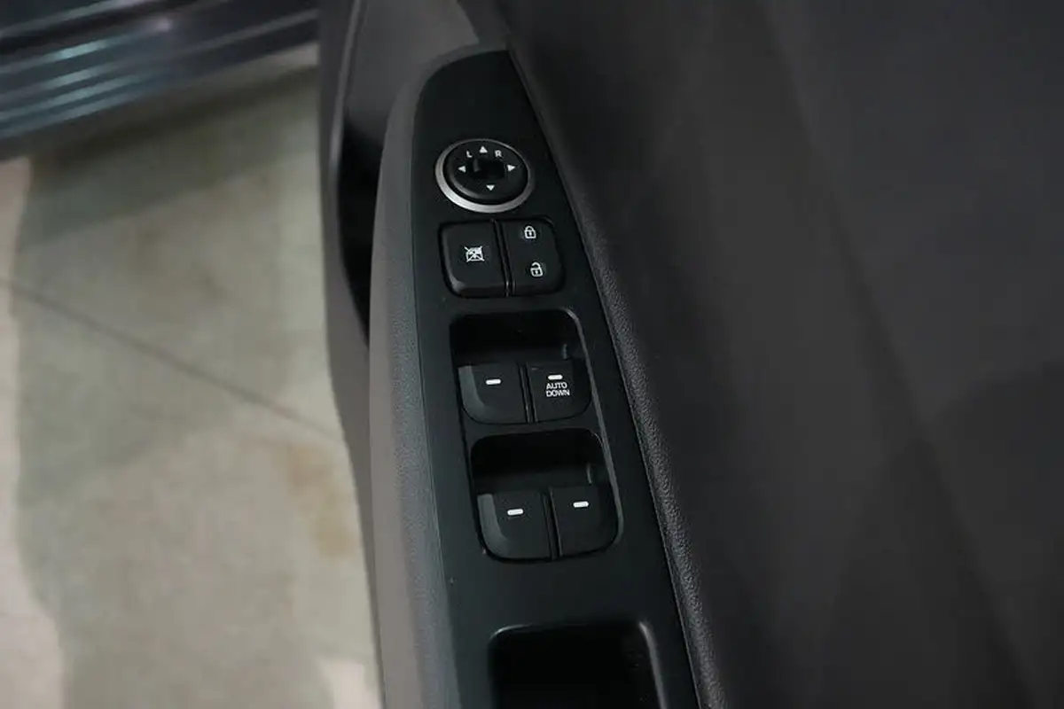 2019-hyundai-i10-10-play-big-22